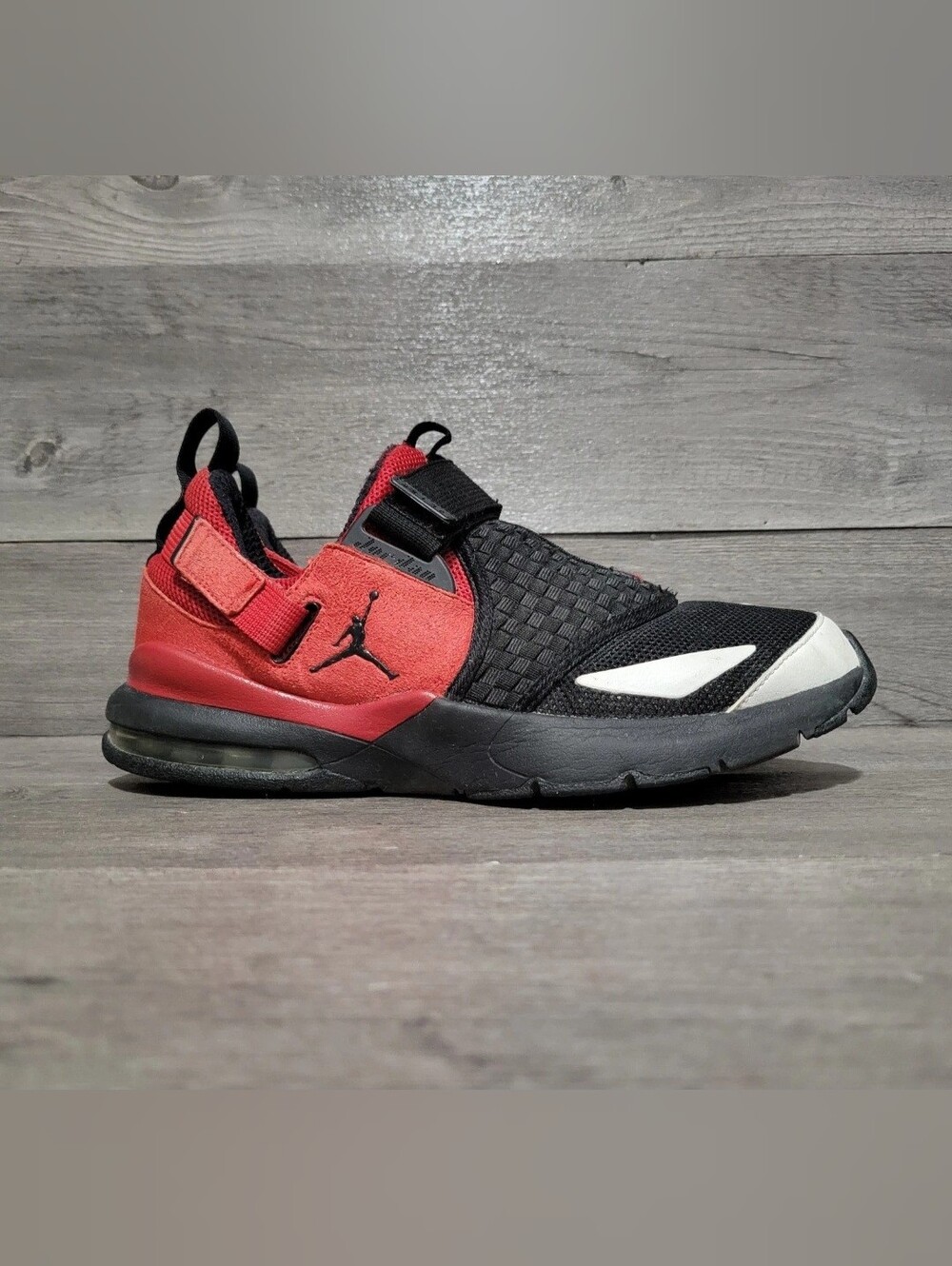 Air Jordan Trunner LX 2011 Men's Size 9.5 Black Red 453843-003